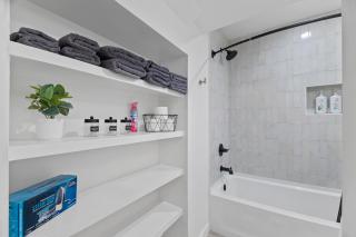 Stylish Phoenix Townhome - Foosball Table, Laundry, Parking! - Phoenix - 1