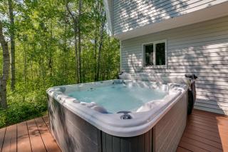 Northern Michigan Hideaway with Hot Tub and Fire Pit! - - 0