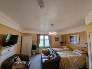 Hay Farm House - Ford - 5