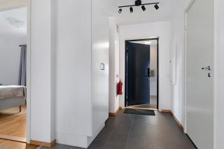 Guestly Homes - 3BR Modern Apartment - 1