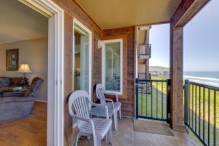 Resort Lincoln Condo with Ocean Views and Pool Access! - Lincoln City - 0