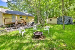 Pet-Friendly Pocono Lake Cabin with Community Pool! - 0