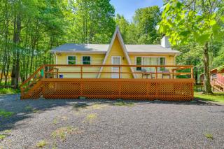 Pet-Friendly Pocono Lake Cabin with Community Pool! - 9