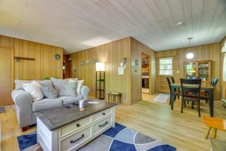 Pet-Friendly Pocono Lake Cabin with Community Pool! - 5
