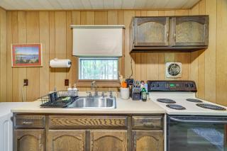 Pet-Friendly Pocono Lake Cabin with Community Pool! - 2