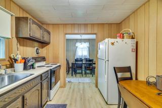 Pet-Friendly Pocono Lake Cabin with Community Pool! - 1