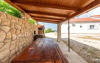 1 Bedroom Awesome Apartment In Kustici - Kustići - 5