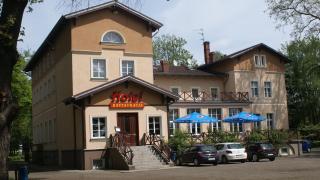 Dworek Brodowo Restauracja Hotel Przyjęcia - Brodowo - 9
