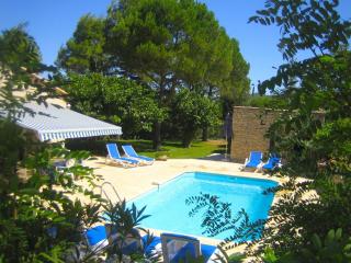 Attractive Holiday Home in C reste with Pool - Céreste - 0