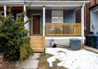 Fresh 3BR Home in Junction Area WFH Setup Backyard - Toronto - 6