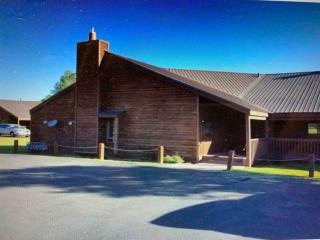 TALISMAN AMAZING VIEWS Walk to Uptown Sleeps 4 - 9