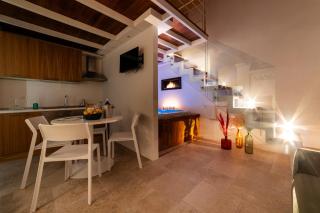 Old Court Luxury Suite&Spa by MONHOLIDAY - Monopoli - 5