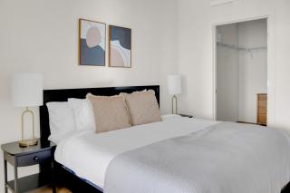 Downtown 1BR w Gym WD BBQ nr Dining Shops SEA-399 - 2