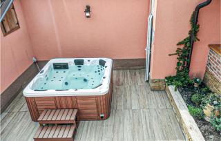 Awesome Home In Daruvar With Jacuzzi - 7