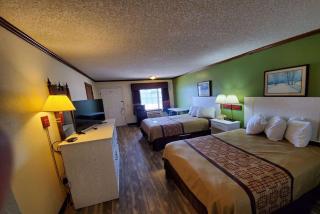 Days Inn by Wyndham Monett - 2