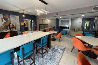 La Quinta Inn & Suites by Wyndham Fayetteville I-95 - Fayetteville - 6