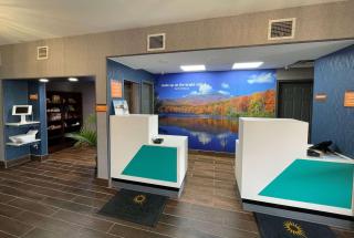 La Quinta Inn & Suites by Wyndham Fayetteville I-95 - Fayetteville - 3