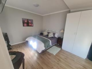Cottage on Ilchester - Grahamstown - 7