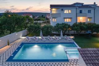 Apartman Strmota s bazenom - Sveti Filip i Jakov - 3