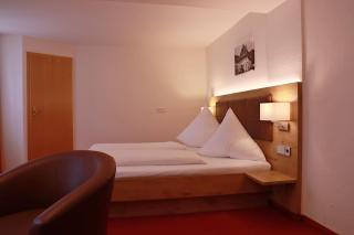 Hotel Restaurant Schwarzer Adler - Bad Saulgau - 1