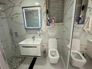 ESTO's Apartament near Tirana Airport 1 - Self CheckIN -Netflix - FREE Parking - Valias - 6
