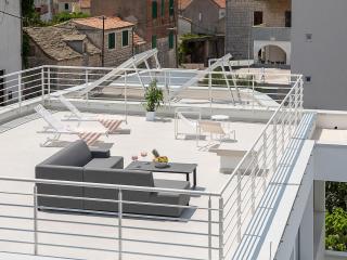 Spectacular Trogir Villa 4 Bedrooms Villa Trogir Sunrise Breath-Taking Sea Views Heated Swimming Pool - Trogir - 5