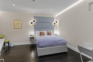 Modern Studio Flat - 0