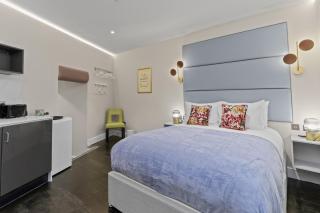 Modern Studio Flat - 9