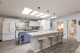 Kapila Gardens Family Retreat w/ private pool - Cottonwood - 1