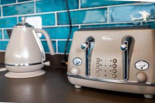 Blue Yellow Door Home - 5