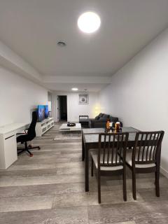 2BR Suite, Private Entry, Full Kitchen, Washer & Dryer, Free Parking, Smart TV with Netflix, High-Speed Wi-Fi, Self Check-In, Near Banff National Park - 5