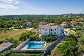 Apartman Strmota s bazenom - Sveti Filip i Jakov - 6