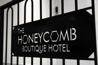 The Honeycomb Boutique Hotel - Golem - 5