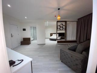 The Honeycomb Boutique Hotel - Golem - 7