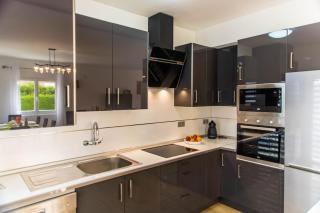 Magnificent villa: 2 private pools, BBQ, garden & parking. 13 per. In Padul - 3