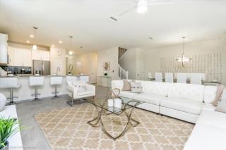 Lyon King Close to Tourist Attractions - Davenport - 8