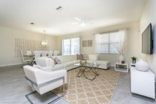 Lyon King Close to Tourist Attractions - Davenport - 0