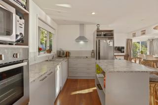 Kaioruru View - Diamond Harbour Holiday Home - Diamond Harbour - 1