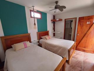 The Wooden House Hotel - Puerto Villamil - 6