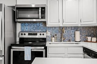 Contemporary Finishes - Studio Apt - Sloans Lake - 6