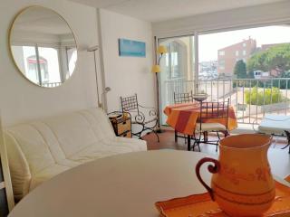 Emplacement idéal ! Studio vue port Plages à pied ! - 2