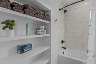 Luxurious Uptown Phoenix Townhome - Perfect Location & Sleeps 7! - Phoenix - 1