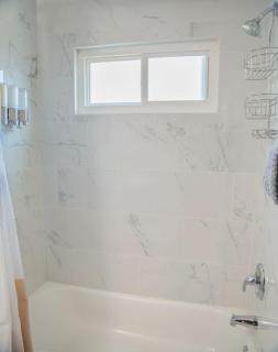 1 Bedroom Stylish Oasis - Omaha - 5