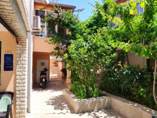 Apartment & Rooms Nora - Rab - 9