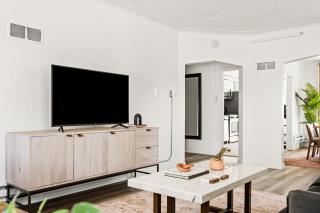 Modern Comfort - King Beds - Walk to Sloans Lake - 1