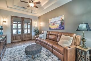 Pool and Spa Pet-Friendly Mansion in Phoenix! - Phoenix - 7