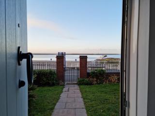 Beach View Couples Retreat Aberavon Beach Direct Seafront panoramic Sea Views large driveway parking - 1