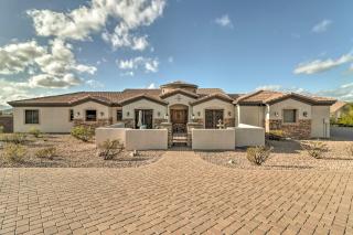 Pool and Spa Pet-Friendly Mansion in Phoenix! - Phoenix - 9