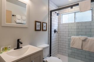 Tyrolean Village 6 2 Bedroom 1 and a Half Bath Sleeps 6 Walk to Lift Steps to town shuttle - Mammoth Lakes - 6