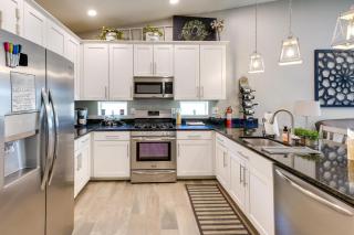 Remote Workers Welcome Chandler Home with Fire Pit - Chandler - 4